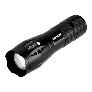 Linterna LED táctica de 590 lúmenes, negra.